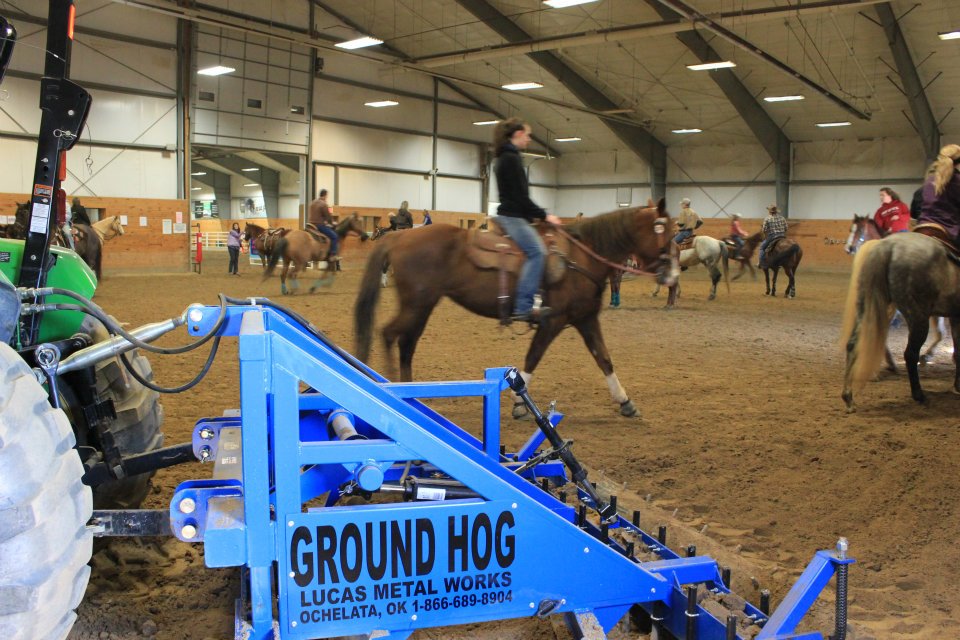 ground hog arena tool dragging a horse arena